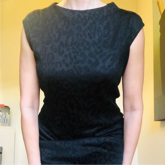 St. John Caviar Black Leopard Jaguar Print Sheath Dress Shot Sleeve‎ Size 2 - Picture 2 of 9